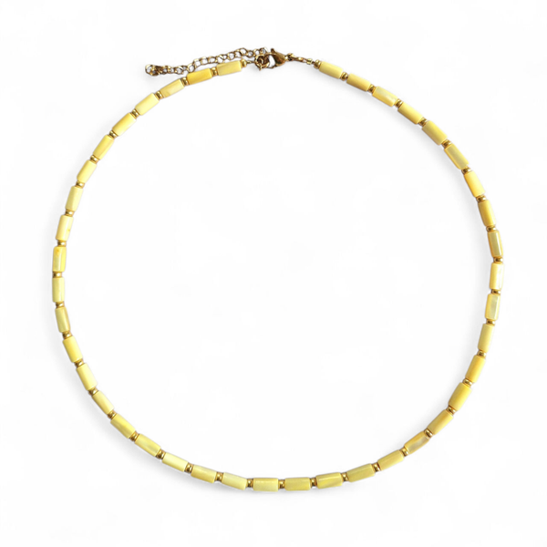 Kralenketting met lichtgele schelpkralen