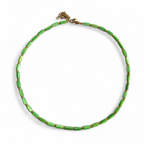 Kralenketting met groene schelpkralen