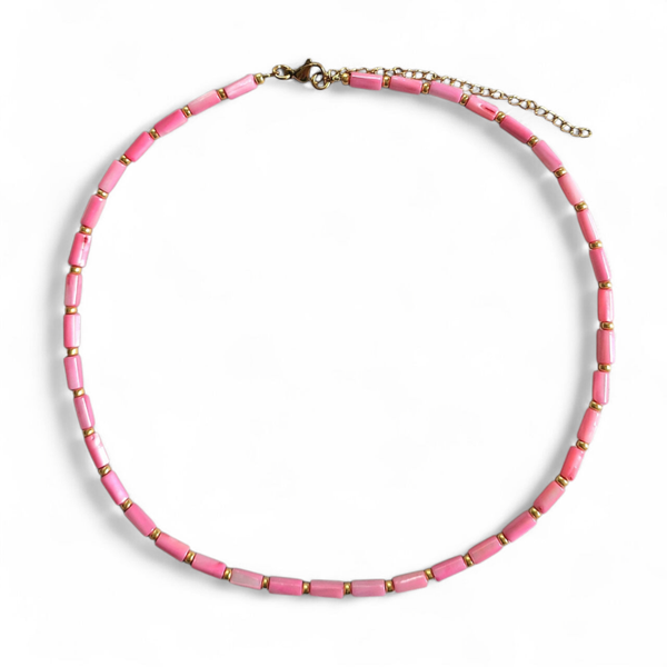 Kralenketting met felroze schelpkralen