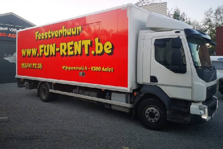 belettering camion met meubelbak voor Fun Rent