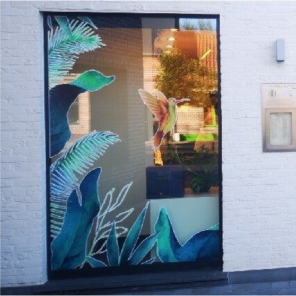full color belettering op venster van apotheek