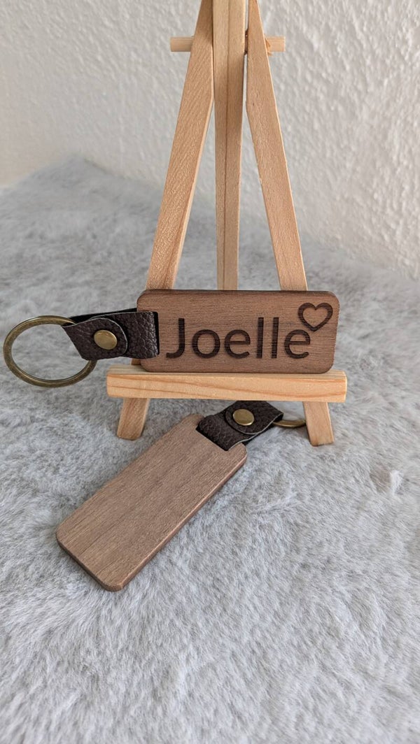 ***Holz - Schlüsselanhänger mit individueller Namensgravur***