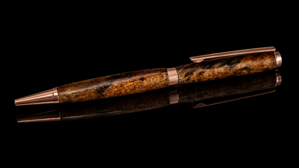 STYLO EN THUYA – FINITIONS CUIVRÉES