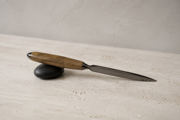 Coupe-papier en bois de thuya – finition anthracite