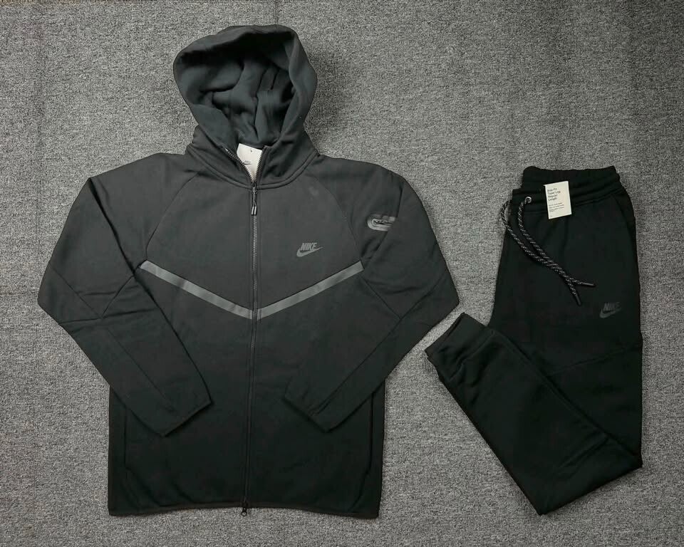 Black Nike Tech Set