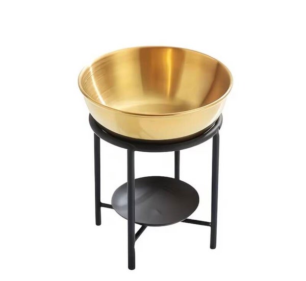 Zwarte brander met goudkleurig metalen schaaltje
