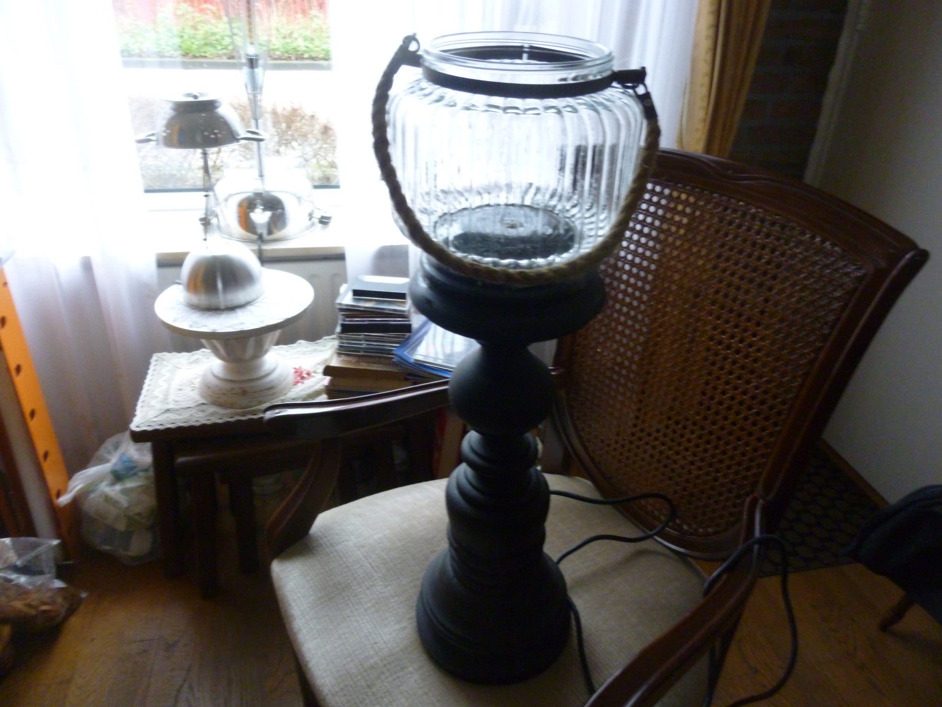 Aparte lamp  houten voet  12    Verkocht