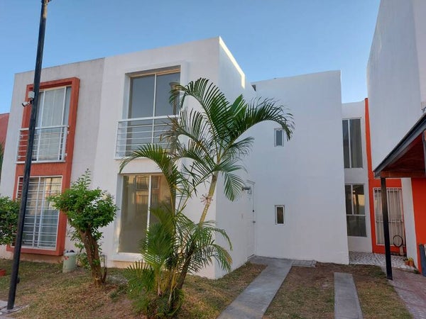 (VENDIDA) Casa en Coto Abeto zona prol. 8 de julio y Periferico Sur, Av. Gonzalez Gallo San Pedro Tlaquepaque 2%