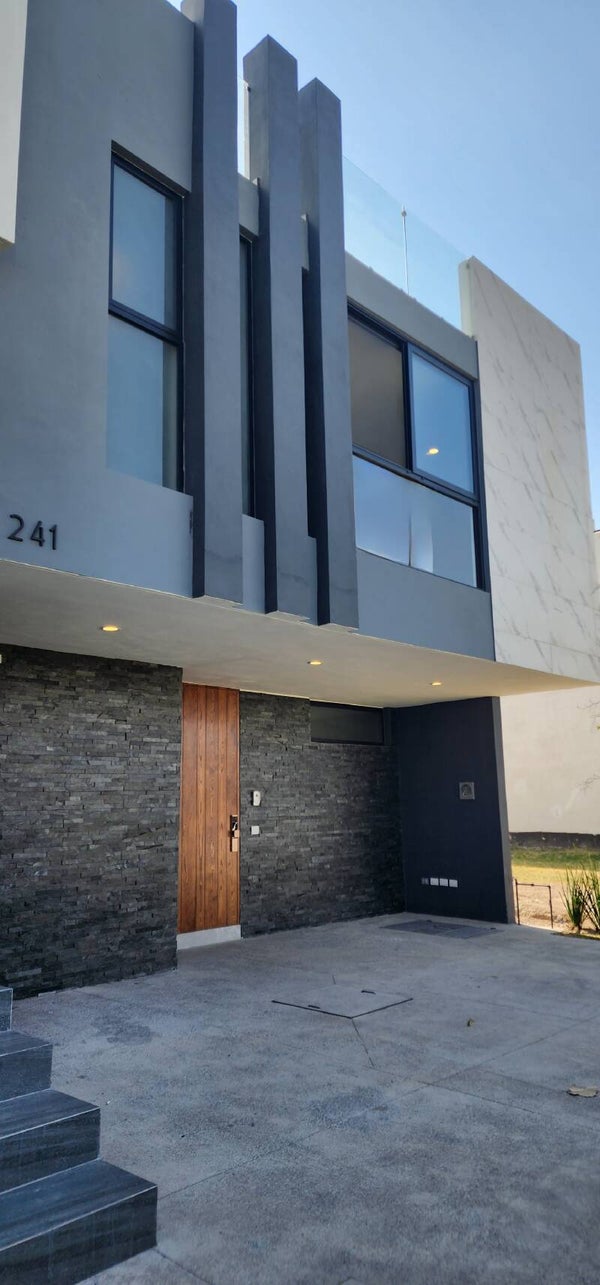 (VENDIDA) Casa a la venta en Punto Sur Este (zona plaza Punto Sur) 2%