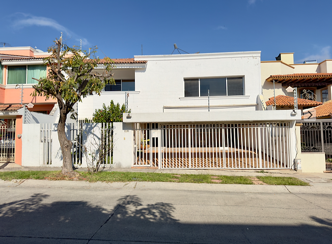 2 🎈🎈🎈SE VENDE CASA PARA REMODELAR 🎈🎈🎈 CASA EN BUGAMBILIAS