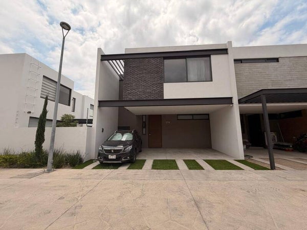 2 🎈🎈🎈SE VENDE CASA A  UN COSTADO DE LA GOURMETERIA 🎈🎈🎈