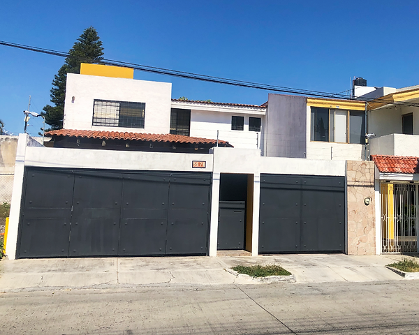(VENDIDA) Casa en Jardines Vallarta, Súper Ubicada a 2 cuadras de Novelistas y media de Juan Palomar y Arías