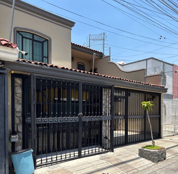 (VENDIDA)*📍Casa en venta en Jardines de La Paz Guadalajara