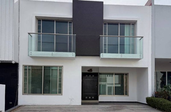 (RENTADA)🎈🎈🎈Casa en Renta🎈🎈🎈  📍Excelente propiedad en Casa fuerte, dentro de coto La Guarnición