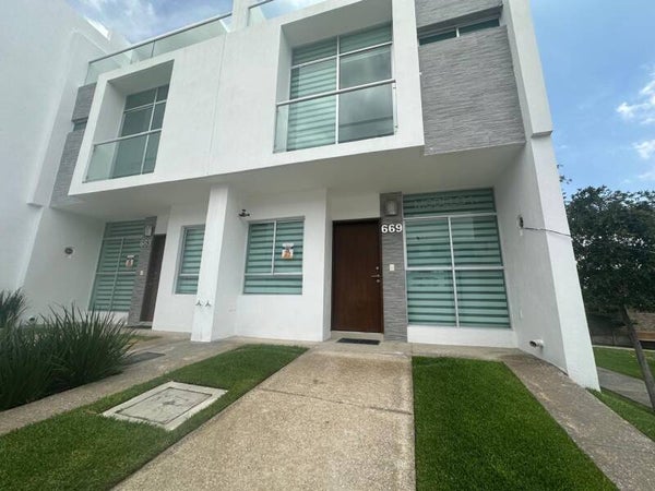 🎈🎈🎈Casa en Venta🎈🎈🎈  📍Ubicada Prol. Mariano Otero 5058, Natura Bosque Residencial, 45066 Zapopan, Jal.