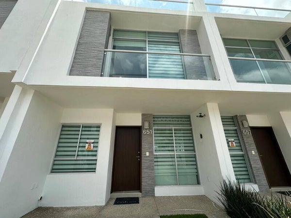 🎈🎈🎈Casa en Venta🎈🎈🎈  📍Ubicada Prol. Mariano Otero 5058, Natura Bosque Residencial, 45066 Zapopan, Jal.