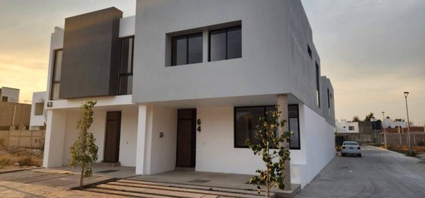 (VENDIDA) CASA A LA VENTA EN AVENIDA CUARTA PONIENTE 563, COLONIA NUEVO MÉXICO, ZAPOPAN NORTE (ANTES DE LLEGAR A AV. CALANDRIAS DE LADO IZQUIERDO ATRAS DE FARMACIAS GUADALAJARA CASI ESQUINA CON ANTIGUO CAMINO A TESISTAN)