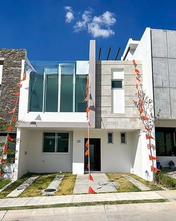 (VENDIDA) Hermosa Casa Nueva en Coto SIVEC Capital Norte