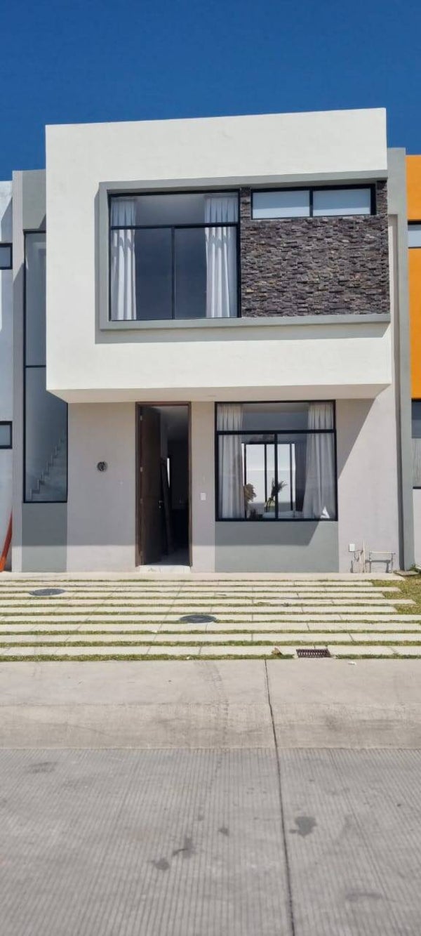 2 CASA EN PREVENTA EN EL COTO PUERTA MAGNOLIA ZONA SUR ATRAS DE LIVERPOOL SUR