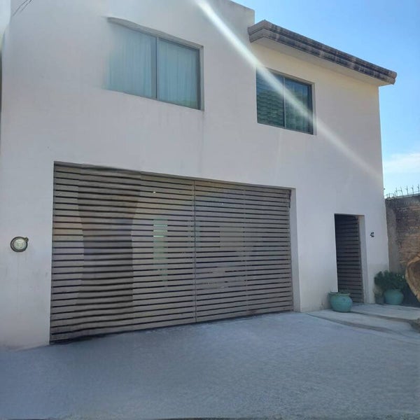 (VENDIDA) Hermosa Casa remodelada, entre El Palomar y Nuevo Galicia, a un costado de San José del Tajo