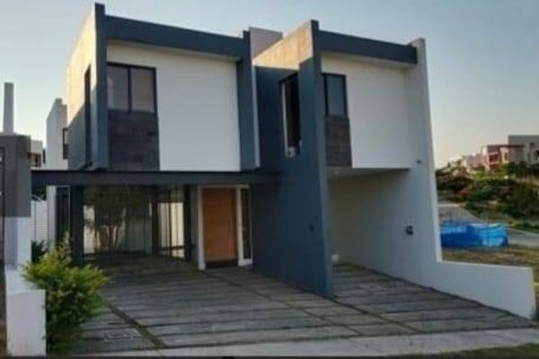 (VENDIDA) Hermosa casa a la RENTA En Senderos de Monteverde, Tlajomulco zona plazas outlet. lopez mateos sur.