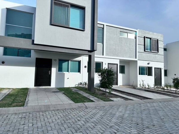 (VENDIDA) Casa Ubicada a 5 cuadras de Periferico Sur y 4 de Lopez Mateos (zonza Santa Ana)