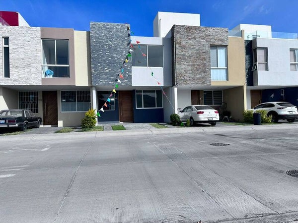 (VENDIDA) *Hermosa casa a la venta lote 142 coto LA RÙA