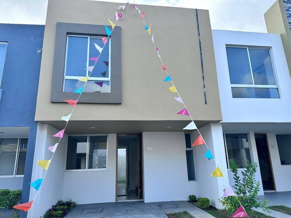 (VENDIDA) Hermosa Casa en coto LA RÙA lote 75