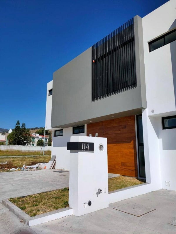 (VENDIDA) Casa en coto XIMAR, (a un costado de bosques de santa anita)
