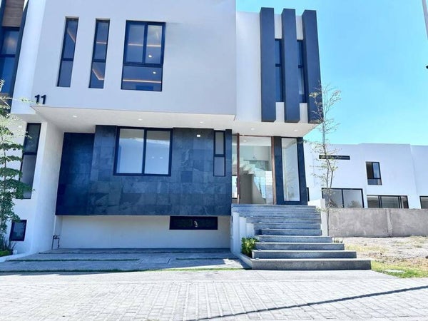 (VENDIDA)🎈🎈🎈Casa a la Venta🎈🎈🎈  📍Imponente casa a la venta en Punto Sur Élite (coto de 64 casas) a 150 mts. de la plaza