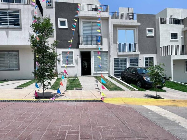 (VENDIDA) 📍Casa en Venta en coto VALENTICA (dentro de TERRALTA arriba de Miravalle) Tlaquepaque Jalisco.