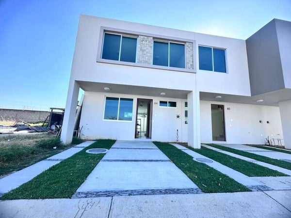 (VENDIDA)🎈🎈🎈Casa nueva a la venta🎈🎈🎈  📍Coto Tesistan Country, frente a Walmart Calandrias a 100 mts. de Juan Gil Preciado