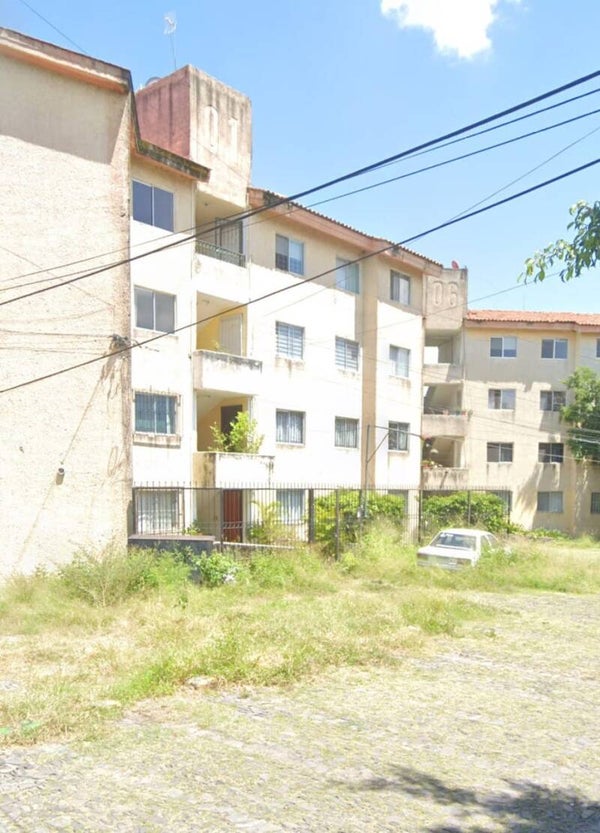 (VENDIDA) Departamento para remodelar a 2 minutos de Plaza Patria 2%