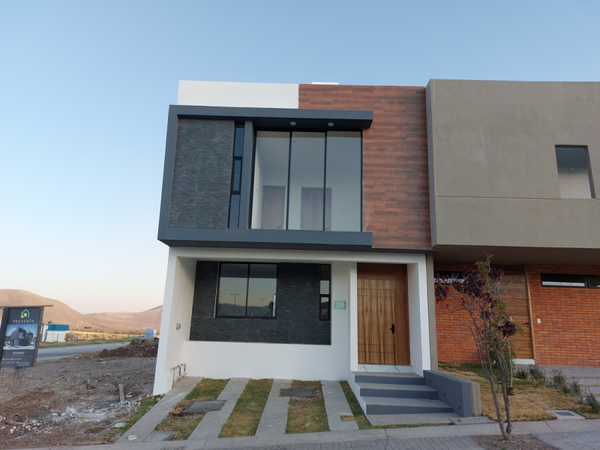 (VENDIDA) Casa en Senderos de Monteverde (zona sur plazas outlet)