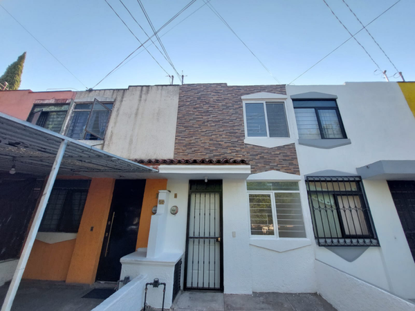 (VENDIDA) Casa en Venta-Jardines del Valle, Zapopan