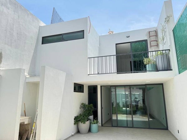 (VENDIDA) 🎈🎈🎈Casa a la Venta🎈🎈🎈  📍La casa esta Ubicada en la calle 12 de diciembre y Av. Santa Maria (Chapalita)