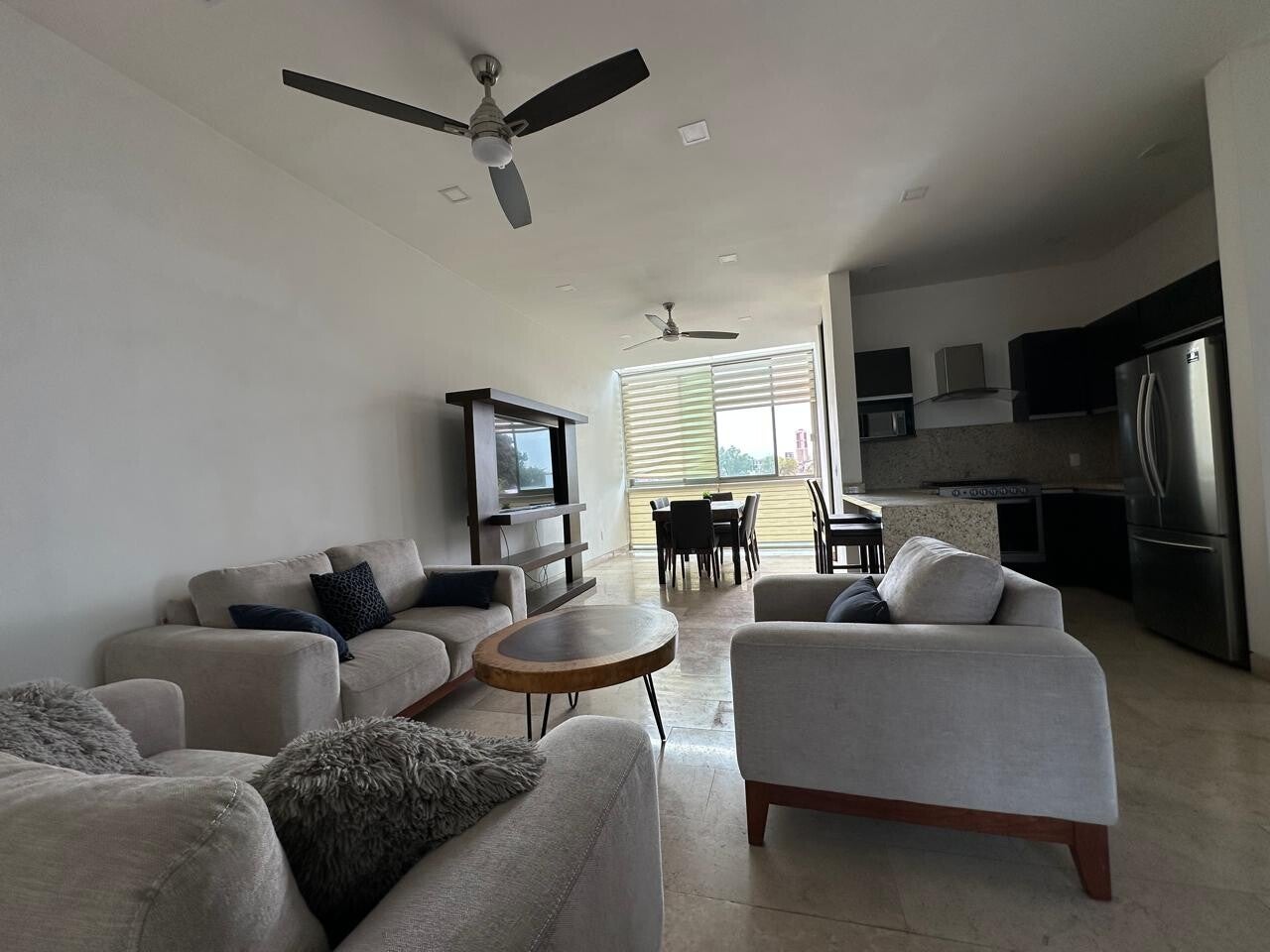 🎈🎈🎈Pent House a la venta🎈🎈  📍Ubicación: Avenida Enrique Díaz de León Norte 1944, Fracc Jardines del Country, 44210 Guadalajara, Jal, México  🏢Piso 4 Es el Pent House (solo estas tu arriba y tienes todo el piso para ti)  🏢Torre con solo 7 Departame