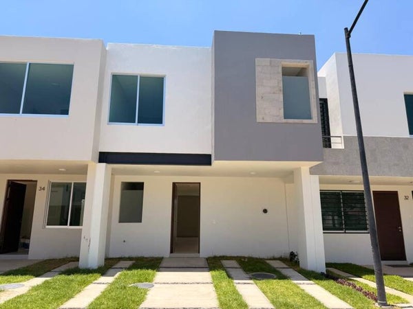 🎈🎈🎈CASA EN VENTA🎈🎈🎈  📍UBICADO EN COTO TESISTAN COUNTRY (JUAN GIL PRECIADO Y AV. CALANDRIAS FRENTE AL WALMART)