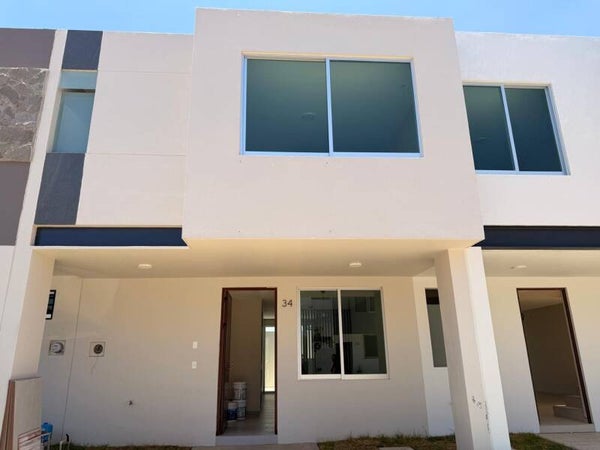 🎈🎈🎈CASA EN VENTA🎈🎈🎈  📍UBICADO EN COTO TESISTAN COUNTRY (JUAN GIL PRECIADO Y AV. CALANDRIAS FRENTE AL WALMART)
