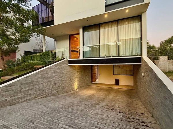 🎈🎈🎈CASA EN VENTA🎈🎈🎈  📍Hermosa Casa Dentro del Coto Puerta Azaleas en Bugambilias, Zapopan, Jalisco.