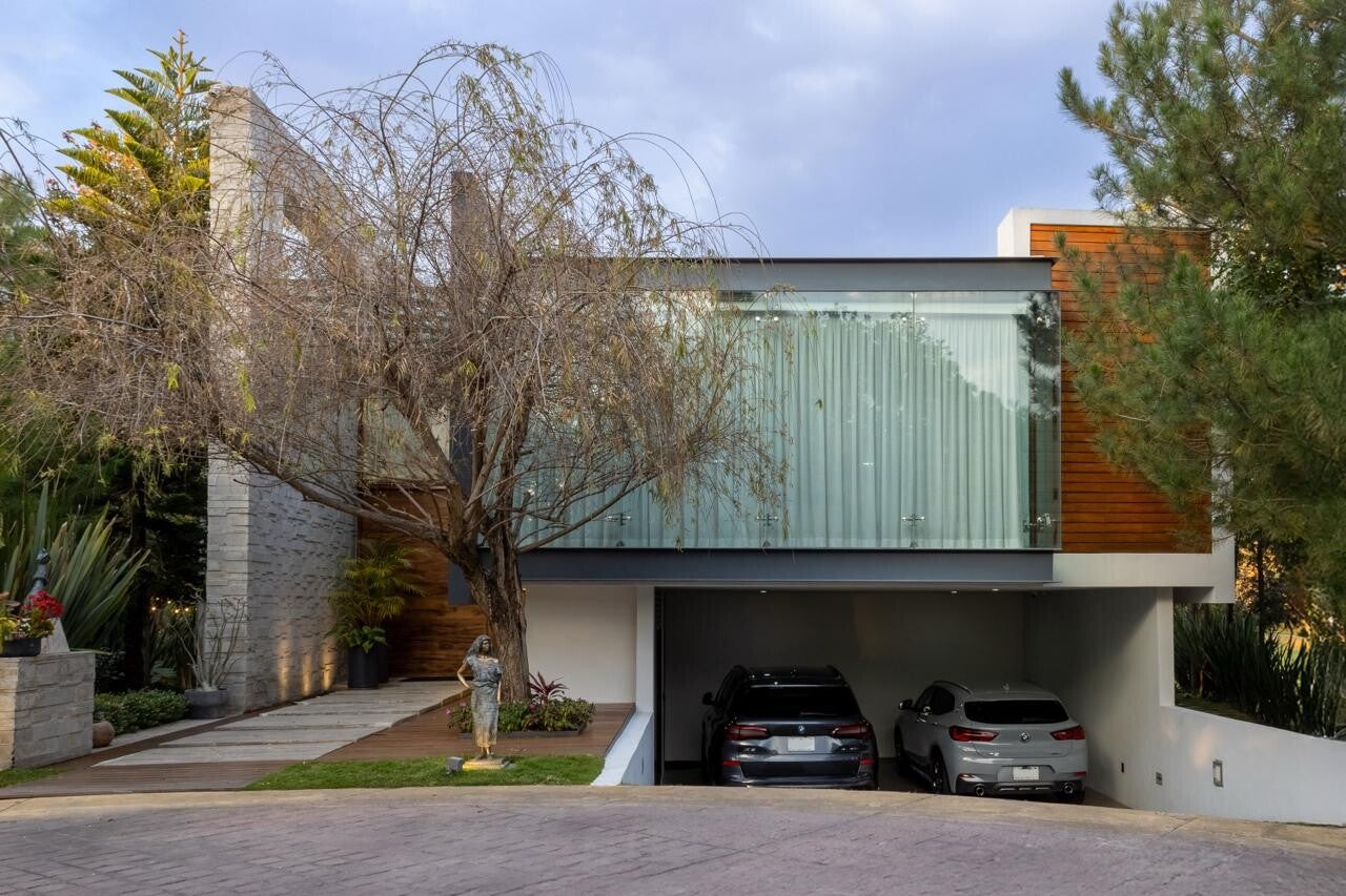 🎈🎈🎈Casa a la venta🎈🎈🎈  📍Casa de lujo en venta en El Cielo Country Club – Zapopan, Jalisco 🇲🇽 Frente a parque y colindando directamente con el green del campo de golf.