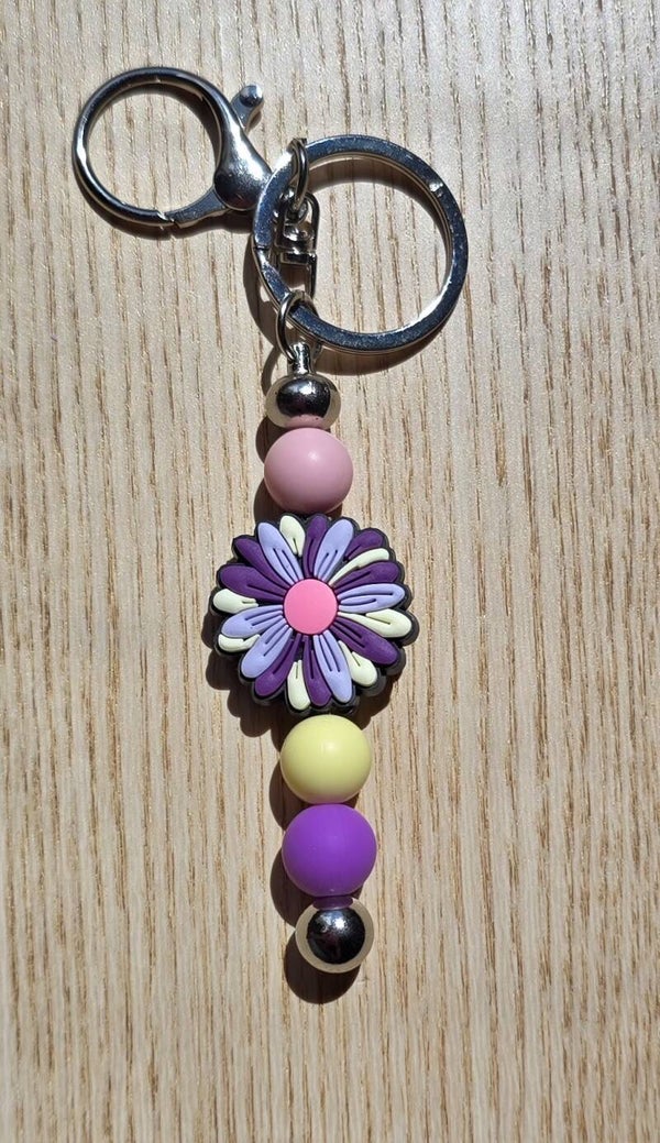 porte-clef métal fleur violette