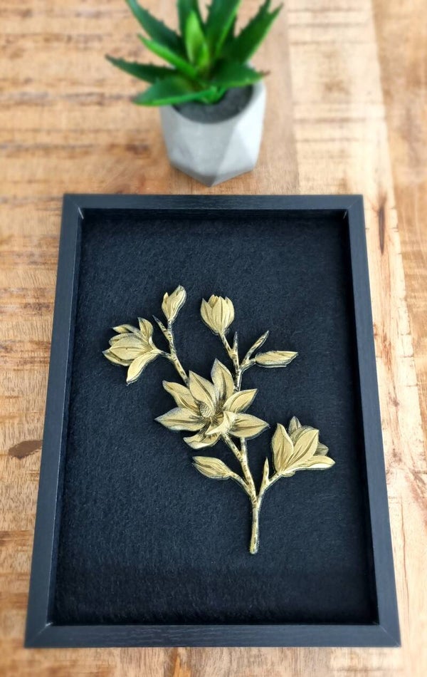 Schilderij; gouden bloem