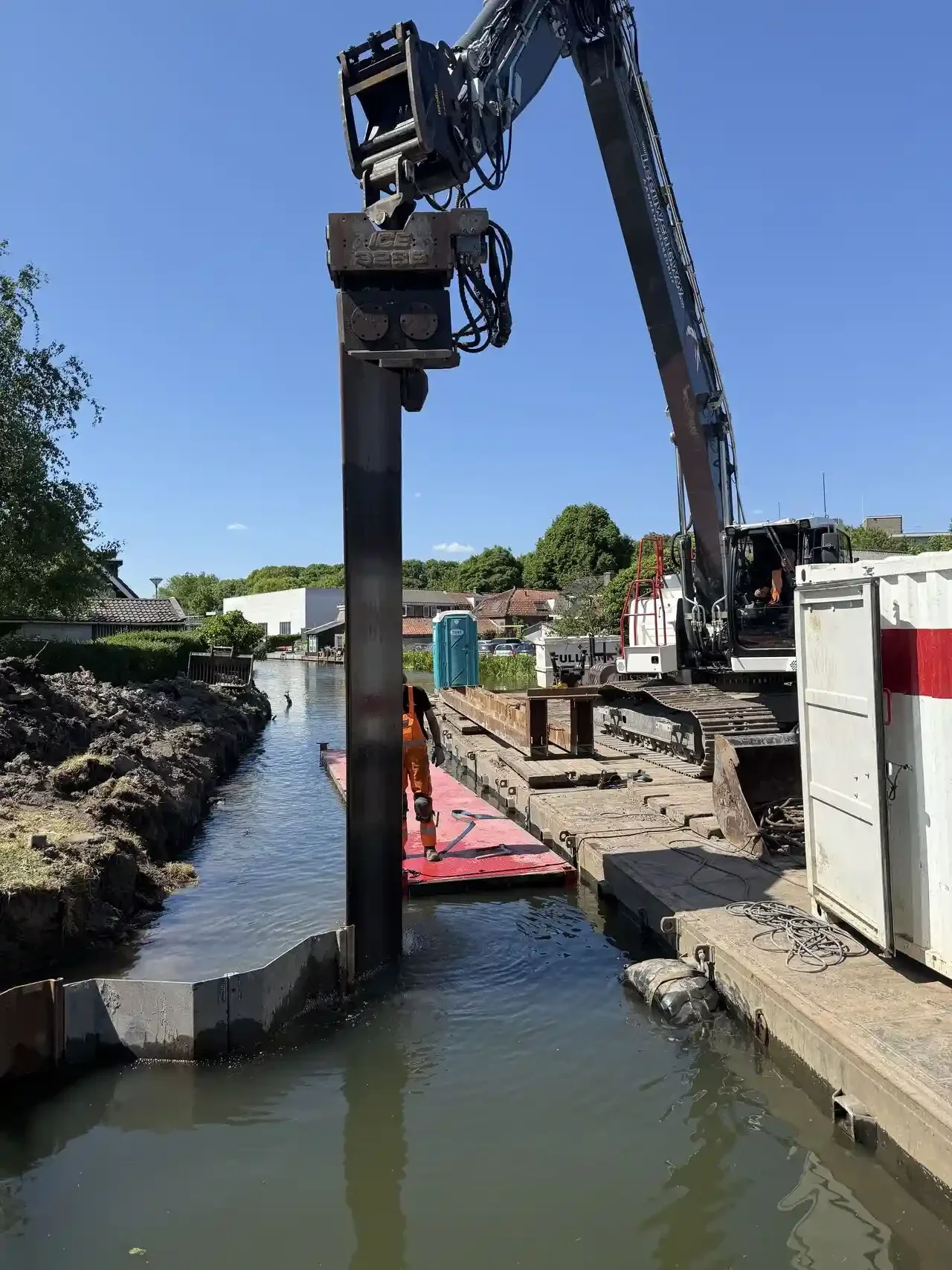 Installatie van stalen damwanden
