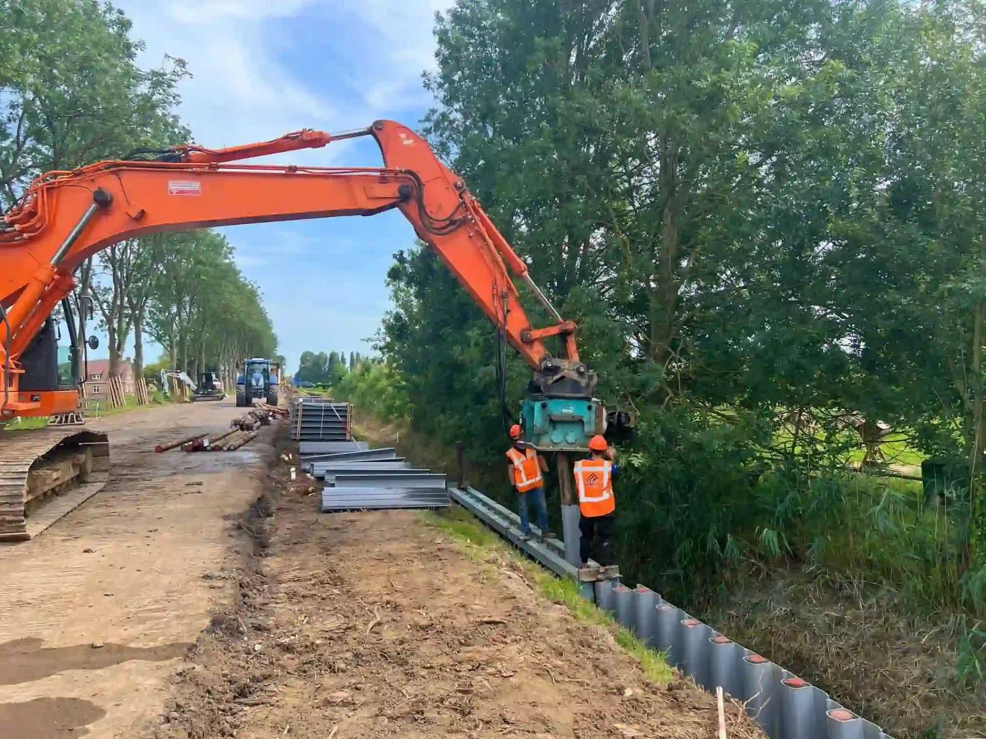 Kunststof damwanden in een watergang voor geotechnische waterbouw, Snelfietsverbinding: Zaltbommel – Den Bosch