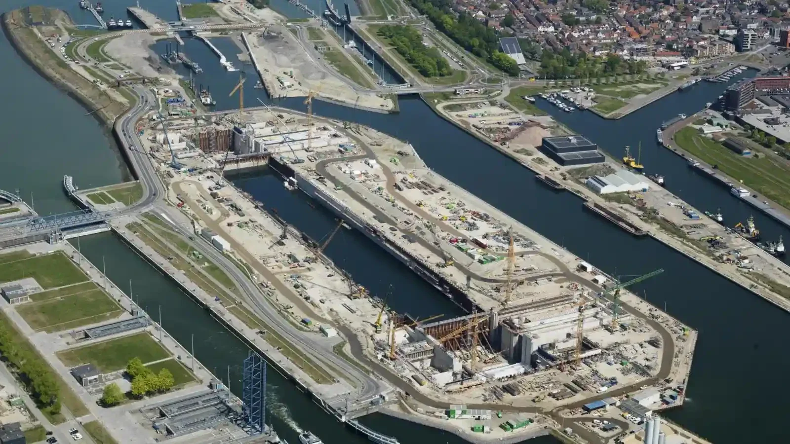 Bouwput bouwkuip voor sluis Terneuzen ontworpen met Plaxis