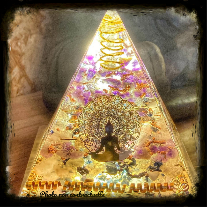 Mini Pyramide orgonite  sérénité améthyste cristal de roche quartz rose