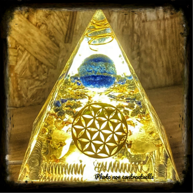 Pyramide Orgonite Mémoire et Concentration Fluorite Lapis Lazuli Citrine Pyrite