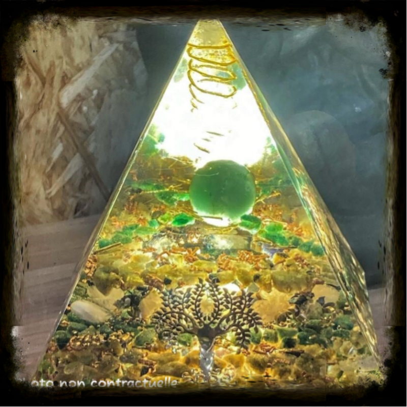 Pyramide Orgonite du thérapeute labradorite quartz rose aventurine verte