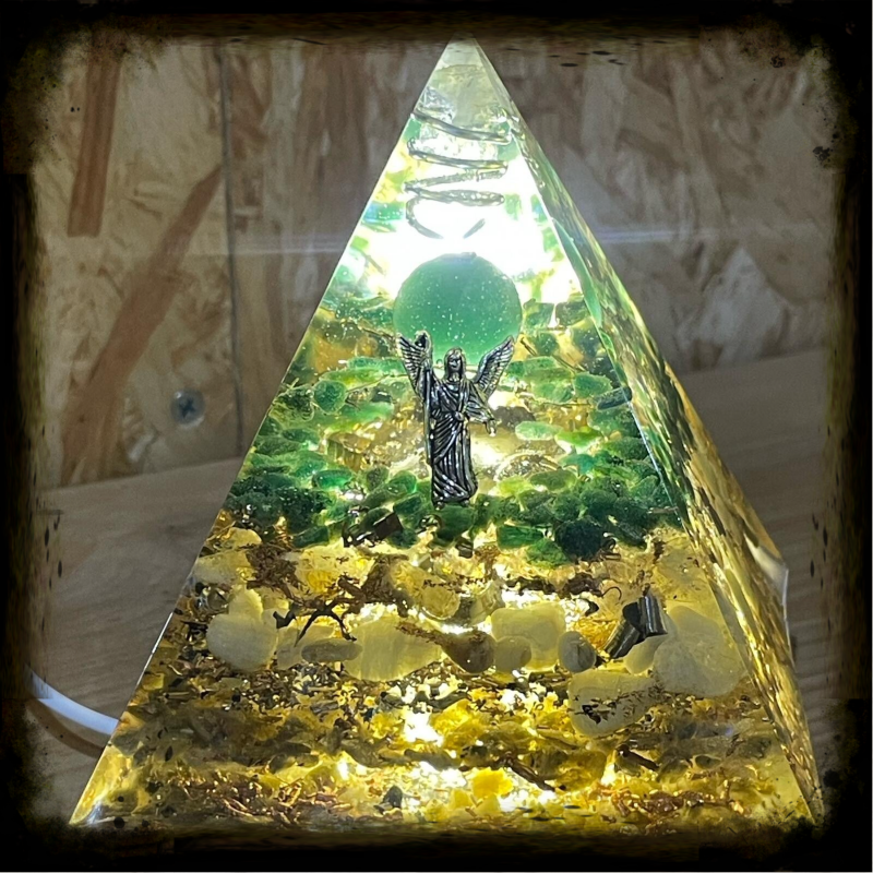 Pyramide Orgonite Raphaël Guérison Aventurine Verte Aigue Marine Citrine Labradorite Sel Rose de l'Himalaya